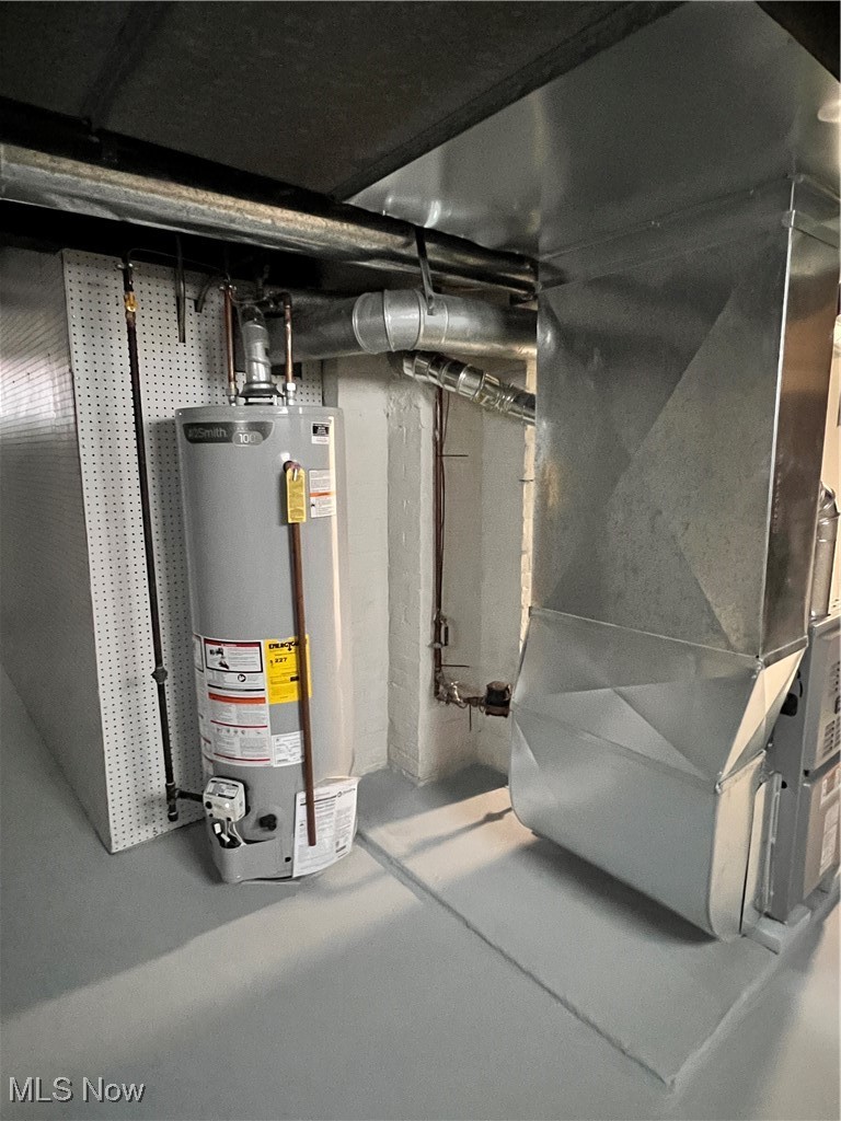 2191 Brockway Road Cleveland, OH 44118 - Photo 25 of 26 Utilities featuring gas water heater