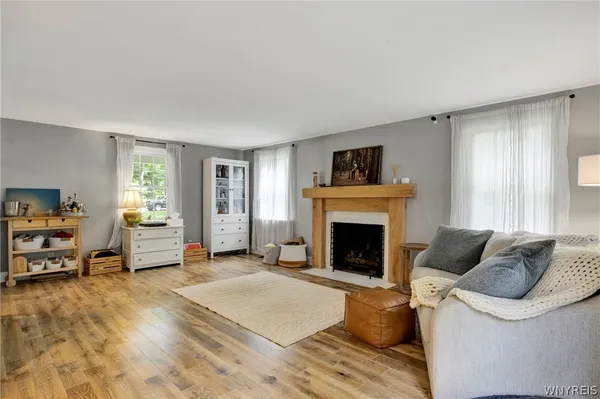 $579,900 | 205 Elmhurst Drive, Orchard Park, NY 14127