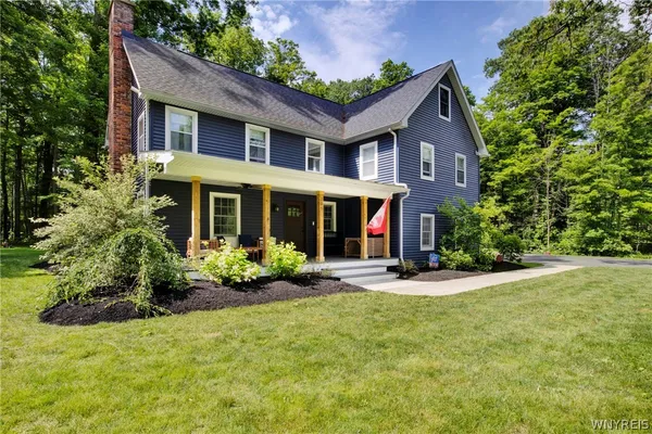 $579,900 | 205 Elmhurst Drive, Orchard Park, NY 14127