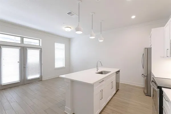 $3,336 | 1420 Lakefront Drive, Unit TH206, Sarasota, FL 34240