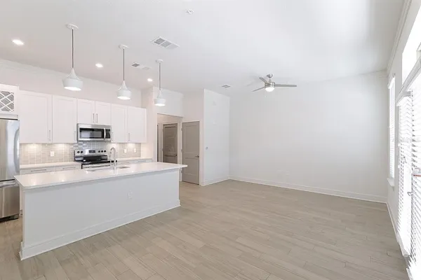 $3,336 | 1420 Lakefront Drive, Unit TH206, Sarasota, FL 34240