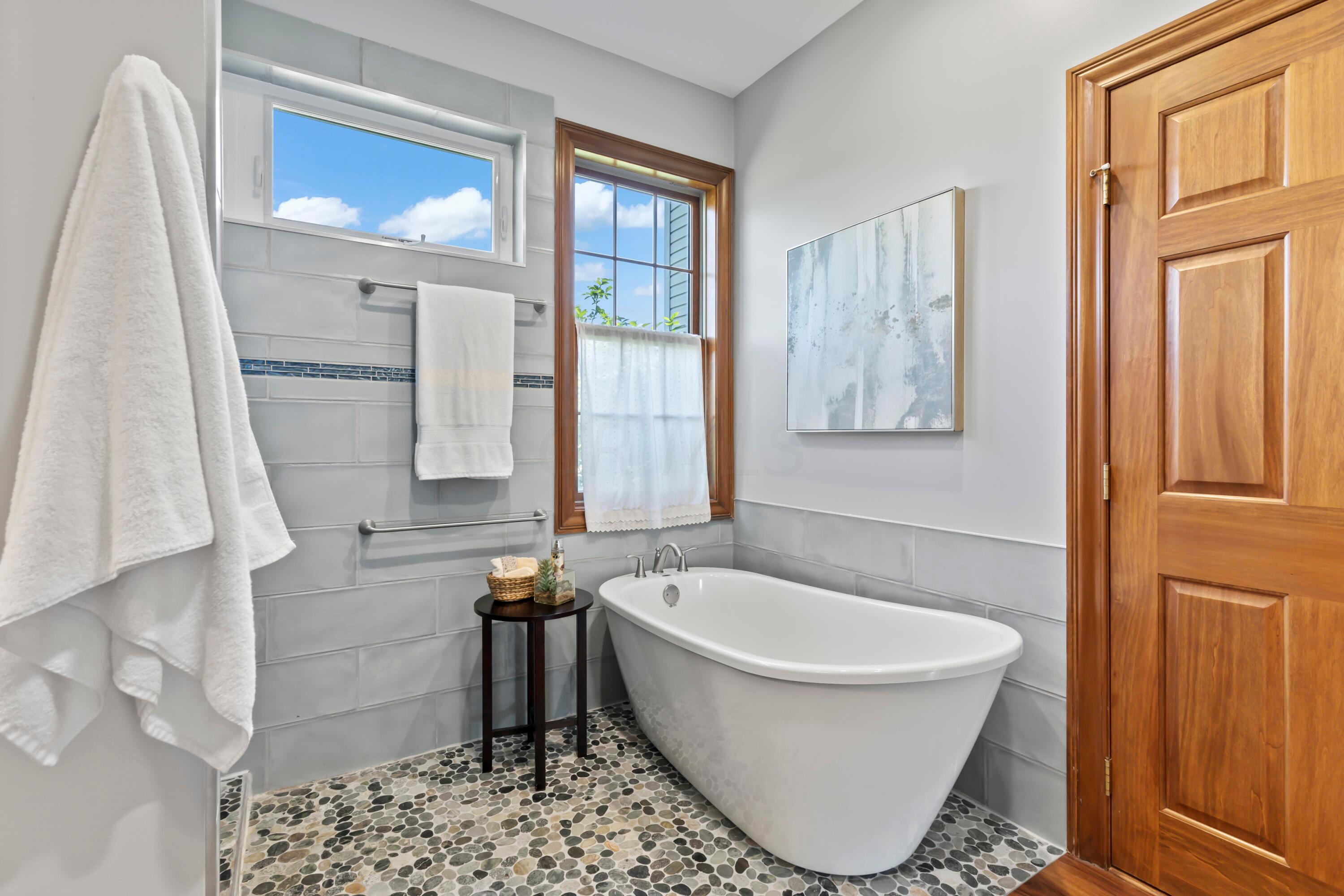 9511 Basil Road Northwest Baltimore, OH 43105 - Photo 33 of 89 Owner's Bath