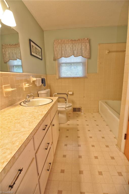 198 Yountz Road Lexington, NC 27292 - Photo 16 of 30 Full Bath