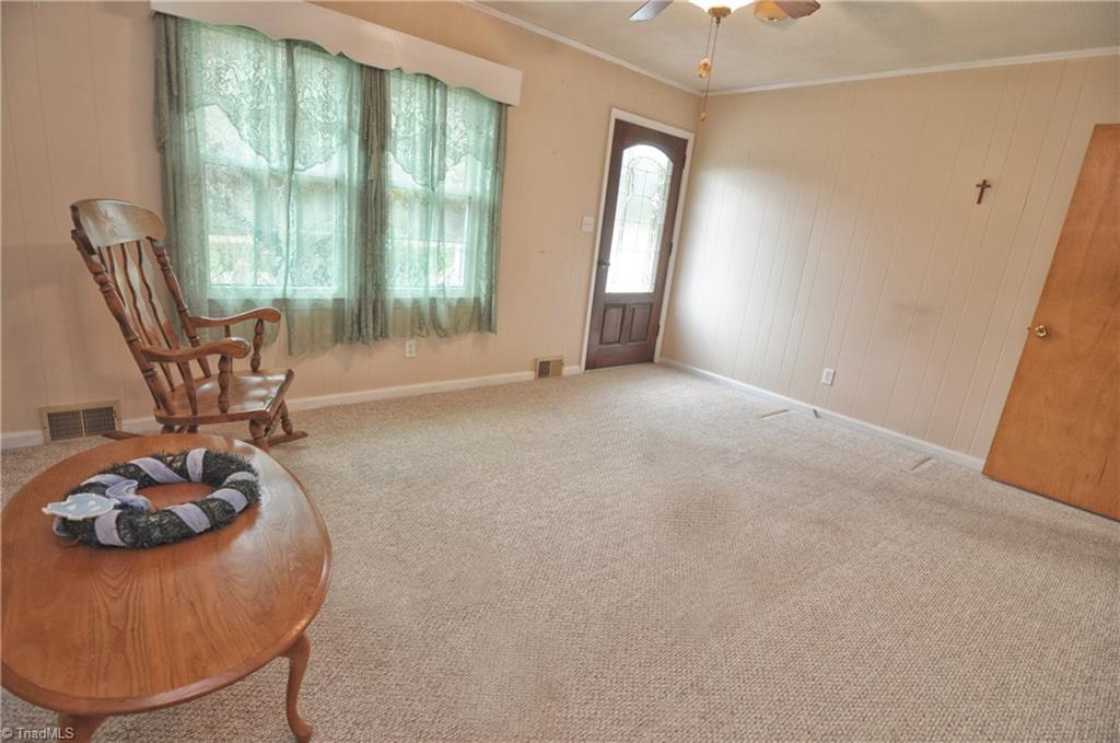 198 Yountz Road Lexington, NC 27292 - Photo 19 of 30 Living Room