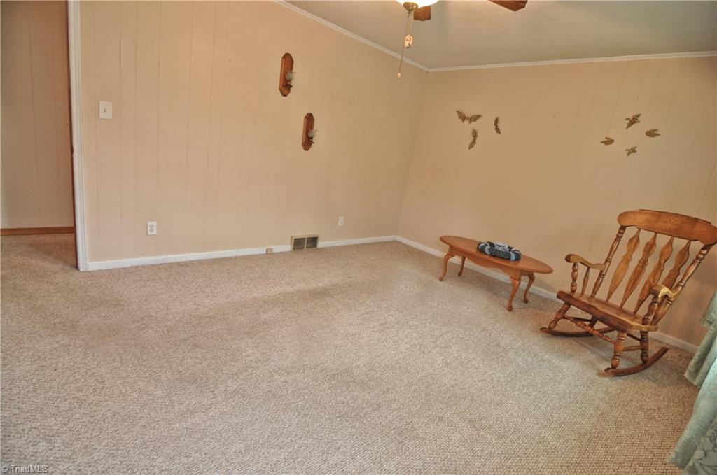 198 Yountz Road Lexington, NC 27292 - Photo 20 of 30 Living Room
