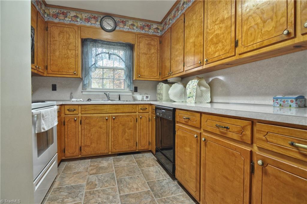 198 Yountz Road Lexington, NC 27292 - Photo 23 of 30 Kitchen