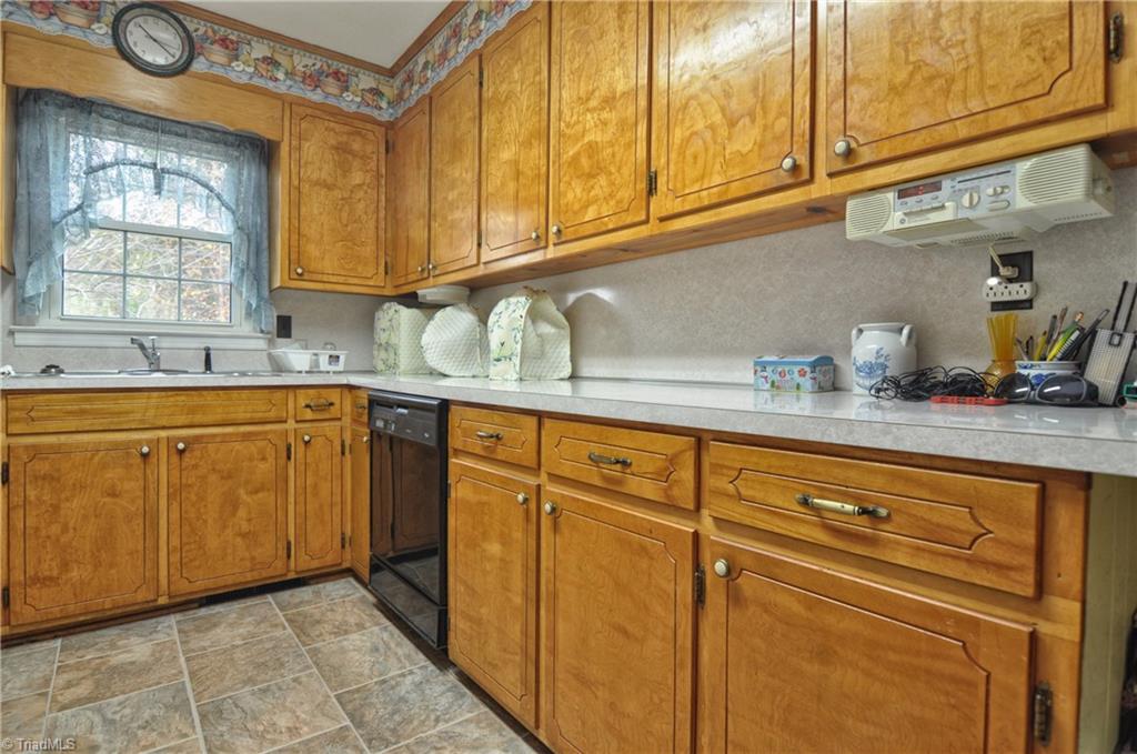 198 Yountz Road Lexington, NC 27292 - Photo 24 of 30 Kitchen