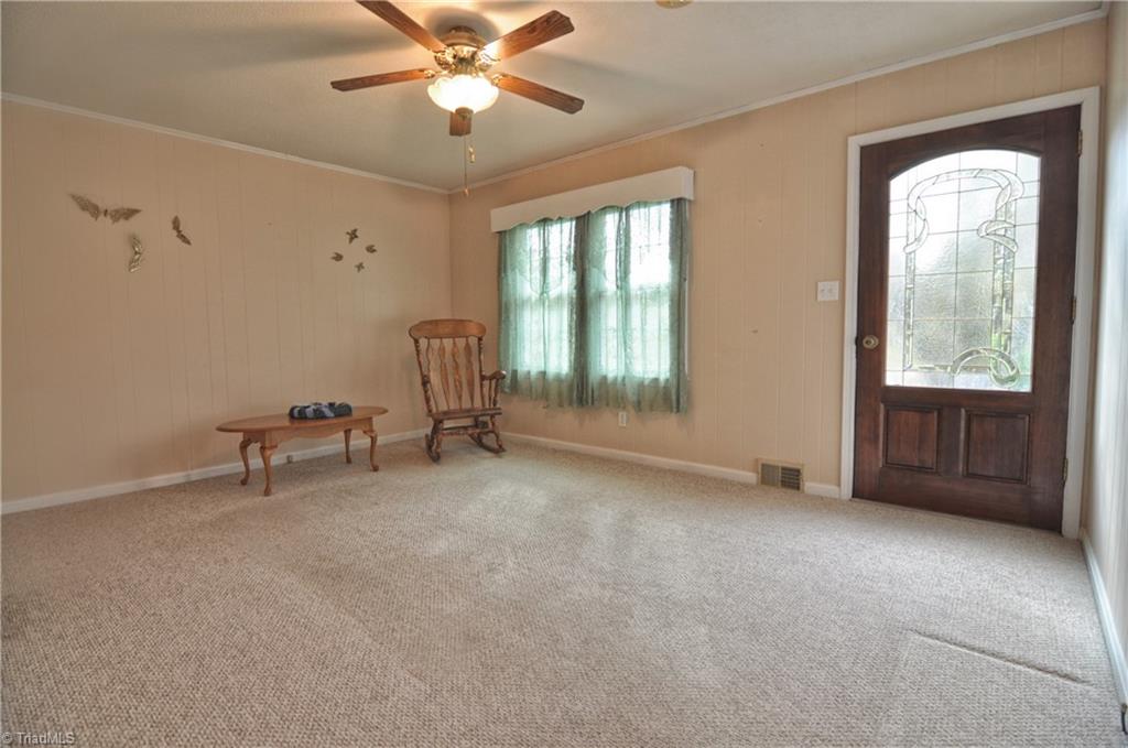 198 Yountz Road Lexington, NC 27292 - Photo 8 of 30 Living Room