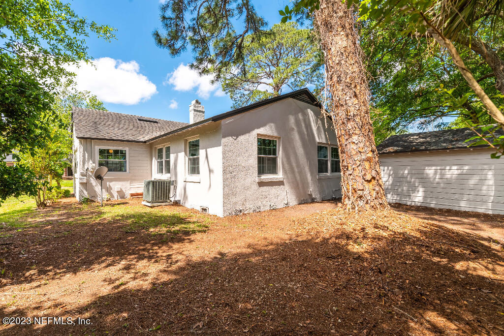 2215 Larchmont Road Jacksonville, FL 32207 - Photo 15 of 20 14