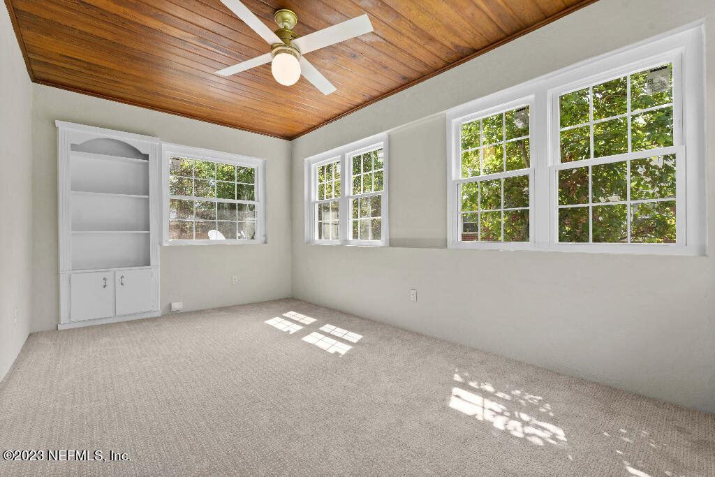 2215 Larchmont Road Jacksonville, FL 32207 - Photo 9 of 20 08