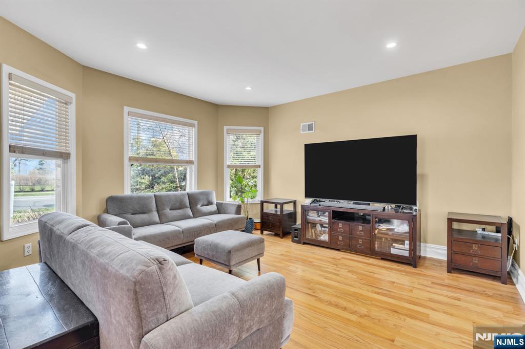 467 Summit Avenue Hackensack, NJ 07601 - Photo 7 of 50