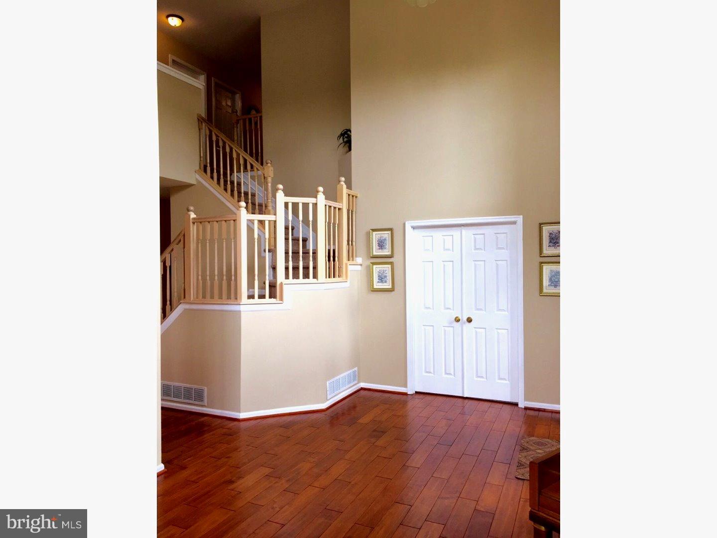 52 Raintree Drive Sicklerville, NJ 08081 - Photo 4 of 24 Foyer