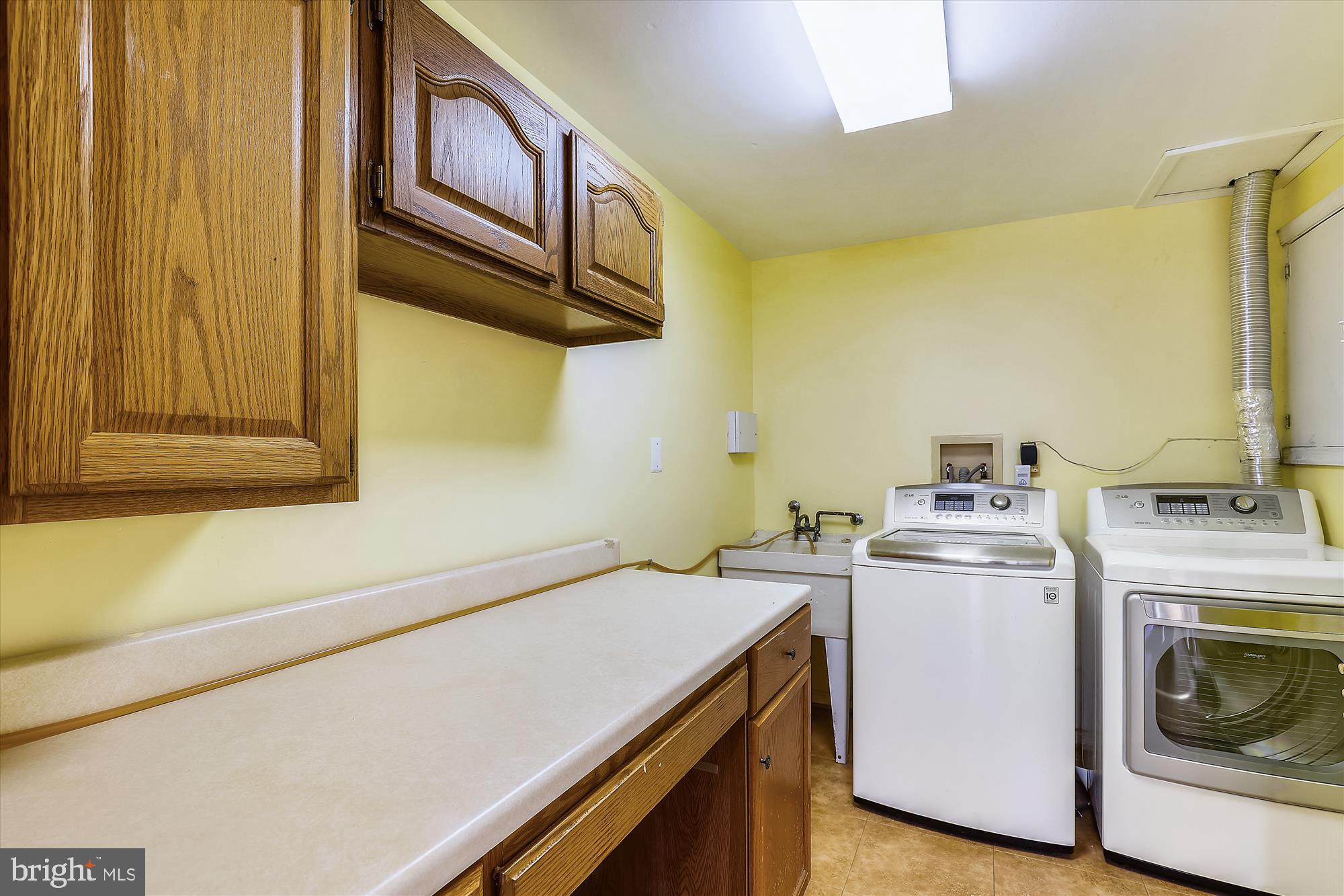 3220 Hickory Ridge Road Dunkirk, MD 20754 - Photo 33 of 39 Washer/Dryer and Work Sink in Landry Area