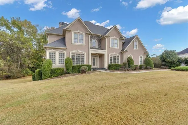 a view of a livingroom with a ceiling fan window and hardwood floor