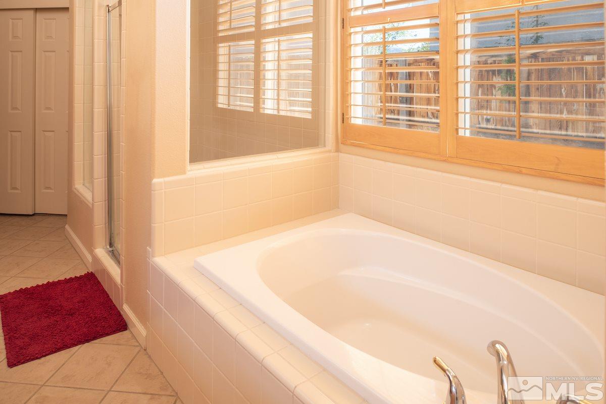 9917 Rio Bravo Drive Reno, NV 89521 - Photo 13 of 36 a bathroom with a bathtub and window