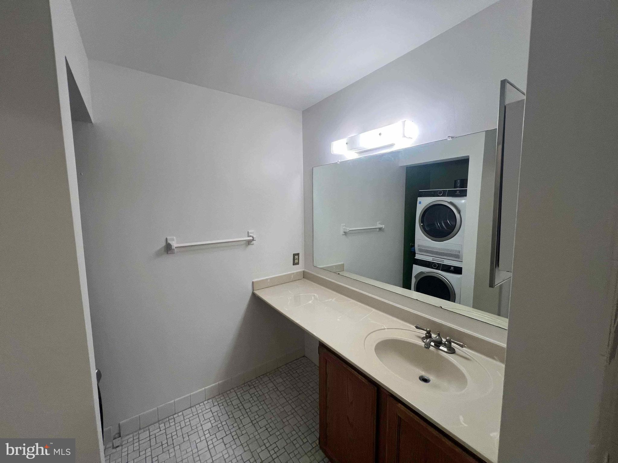 36 Gena Court Hamilton, NJ 08690 - Photo 8 of 15 a bathroom with a sink vanity and mirror