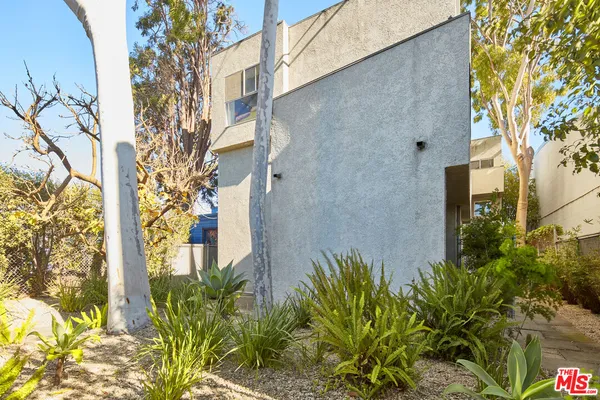 a view of a house with a tree