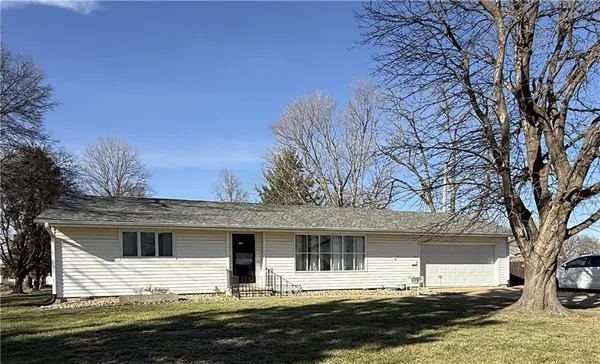 $215,000 | 110 Osage Avenue, Hiawatha, KS 66434