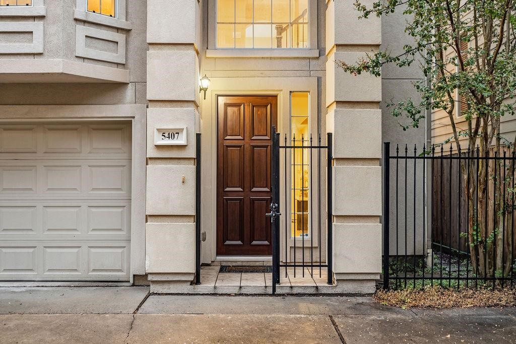 5407 Lillian Street Houston, TX 77007 - Photo 3 of 38 a view of entrance gate of building