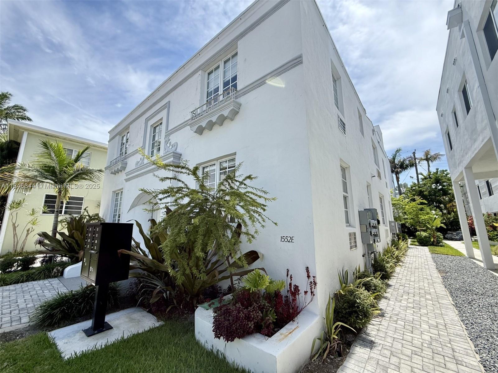 1552 Euclid Avenue, Unit 3 Miami Beach, FL 33139 - Photo 12 of 13 a view of entryway