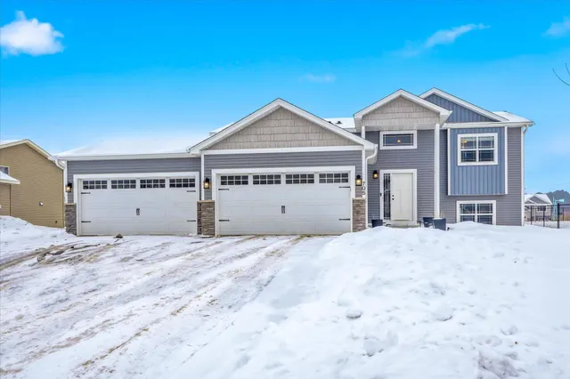$349,800 | 705 Greenwood Street Southwest, Isanti, MN 55040