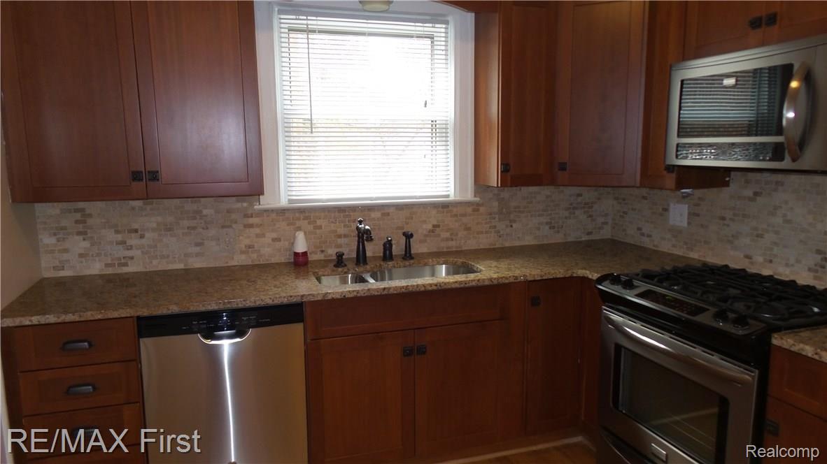 140 Chippewa Road Pontiac, MI 48341 - Photo 23 of 46 20170412_114653.jpg