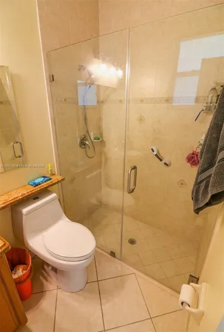 a bathroom with a toilet and a shower