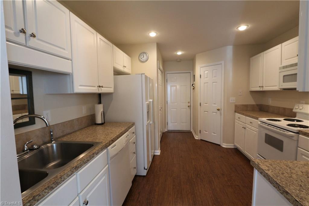 7552 Riverside Court Clemmons, NC 27012 - Photo 9 of 22 Gallery Image 9
