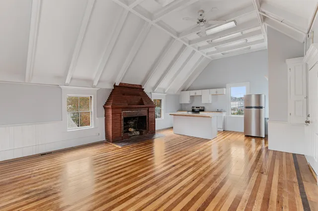 $1,250 | 109 Pleasant Street, Unit 201, Claremont, NH 03743