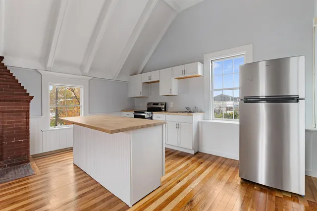 $1,250 | 109 Pleasant Street, Unit 201, Claremont, NH 03743