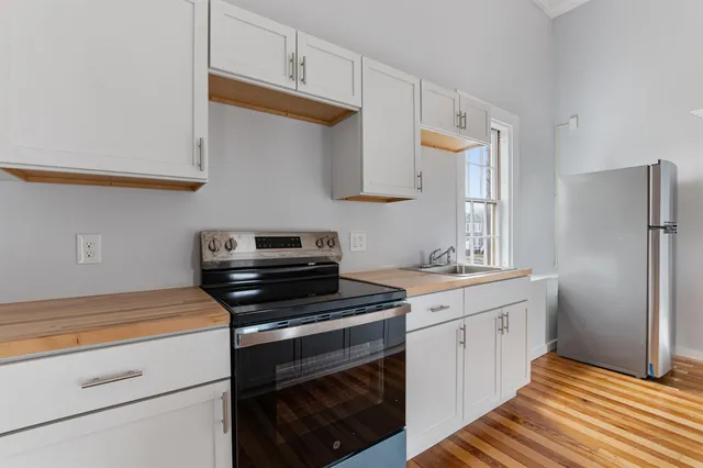 $1,250 | 109 Pleasant Street, Unit 201, Claremont, NH 03743