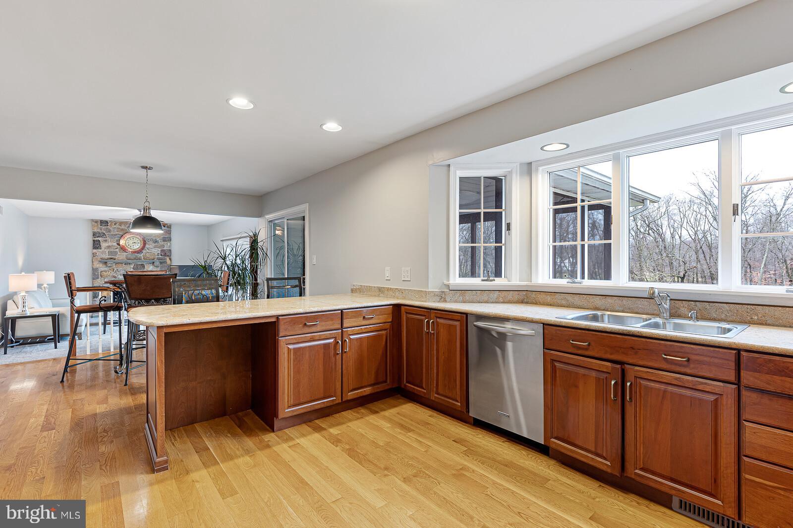 164 Middlecroft Road Elkton, MD 21921 - Photo 11 of 50 Kitchen, opening to breakfast and family rooms
