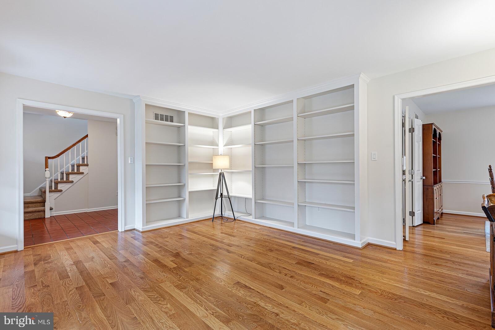 164 Middlecroft Road Elkton, MD 21921 - Photo 17 of 50 Living room with built-ins