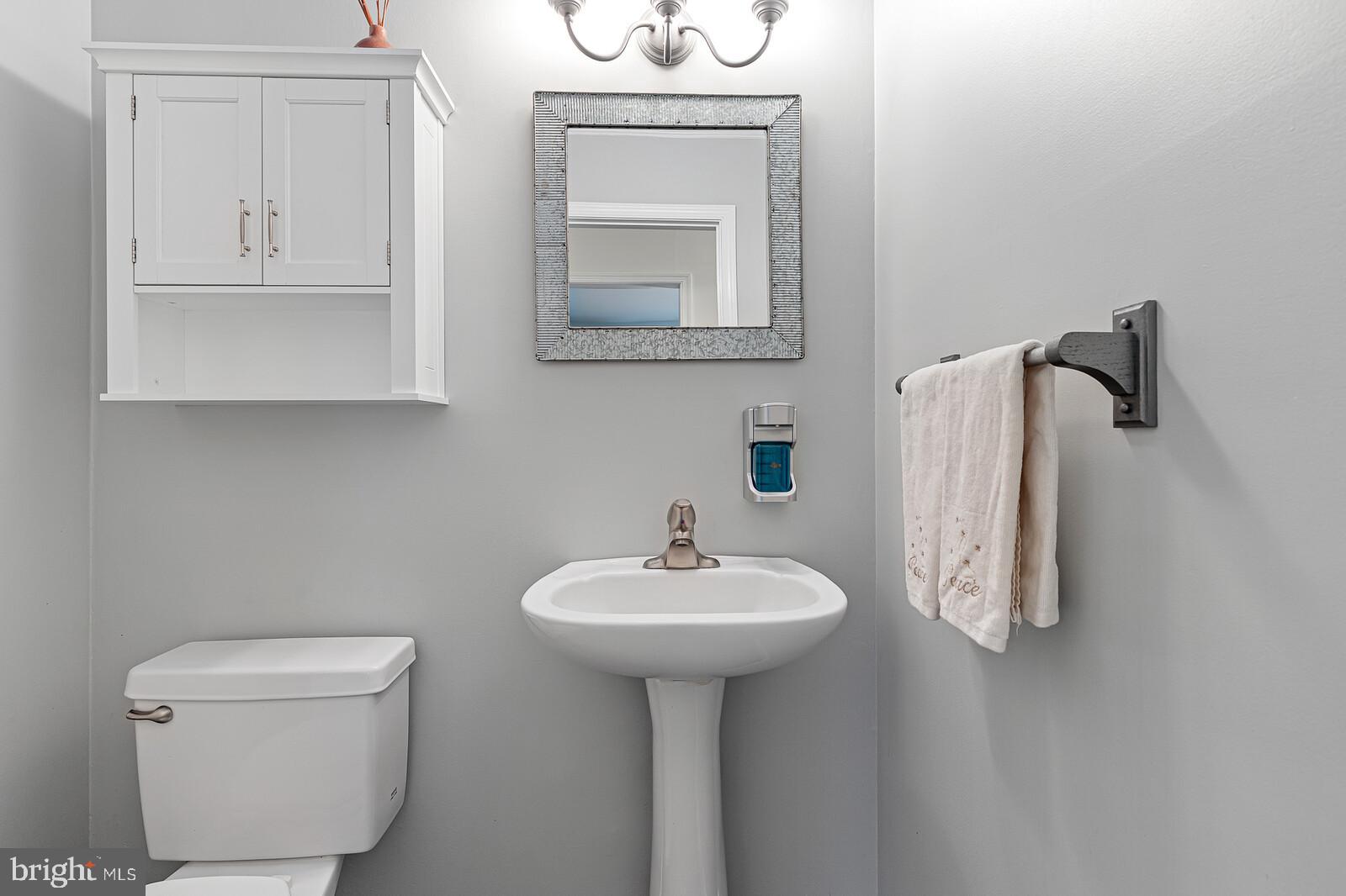 164 Middlecroft Road Elkton, MD 21921 - Photo 21 of 50 Main level half bath