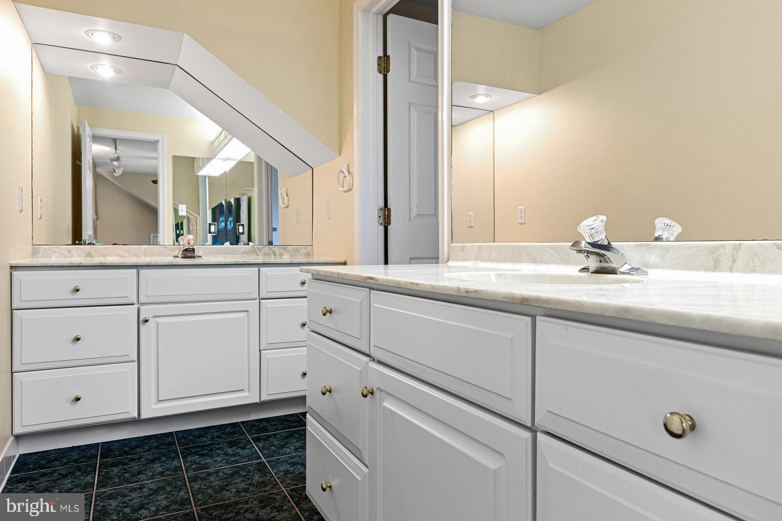 164 Middlecroft Road Elkton, MD 21921 - Photo 35 of 50 Third floor ensuite (guest bath 3)