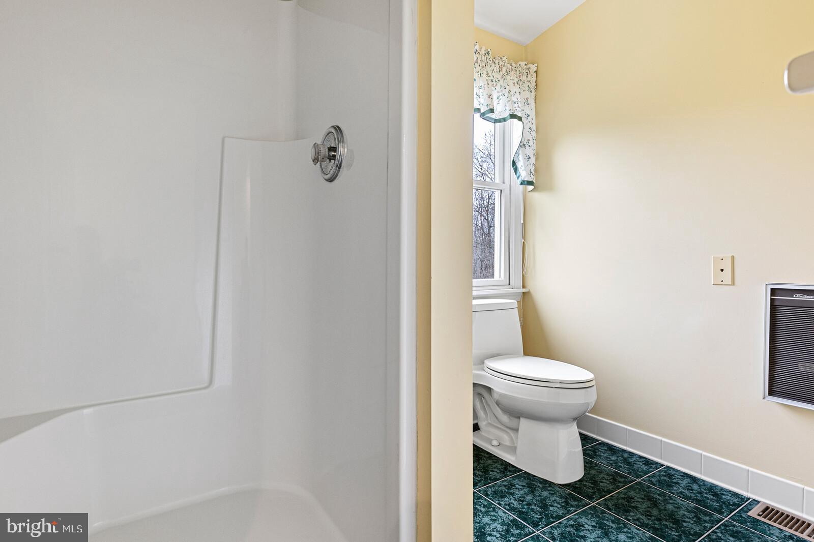 164 Middlecroft Road Elkton, MD 21921 - Photo 36 of 50 Third floor ensuite (guest bath 3)