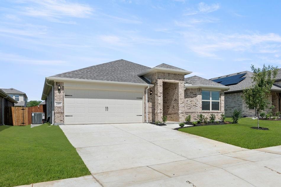 2109 Hickory Lane Aubrey, TX 76227 - Photo 5 of 40 InteriorImage 2