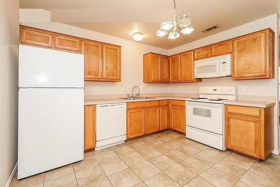 136 Stewart Bend Court, Unit A Azle, TX 76020 - Photo 7 of 14