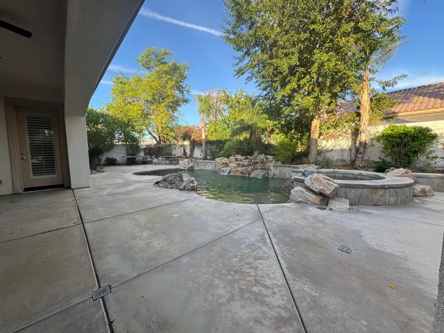 a view of backyard of the house