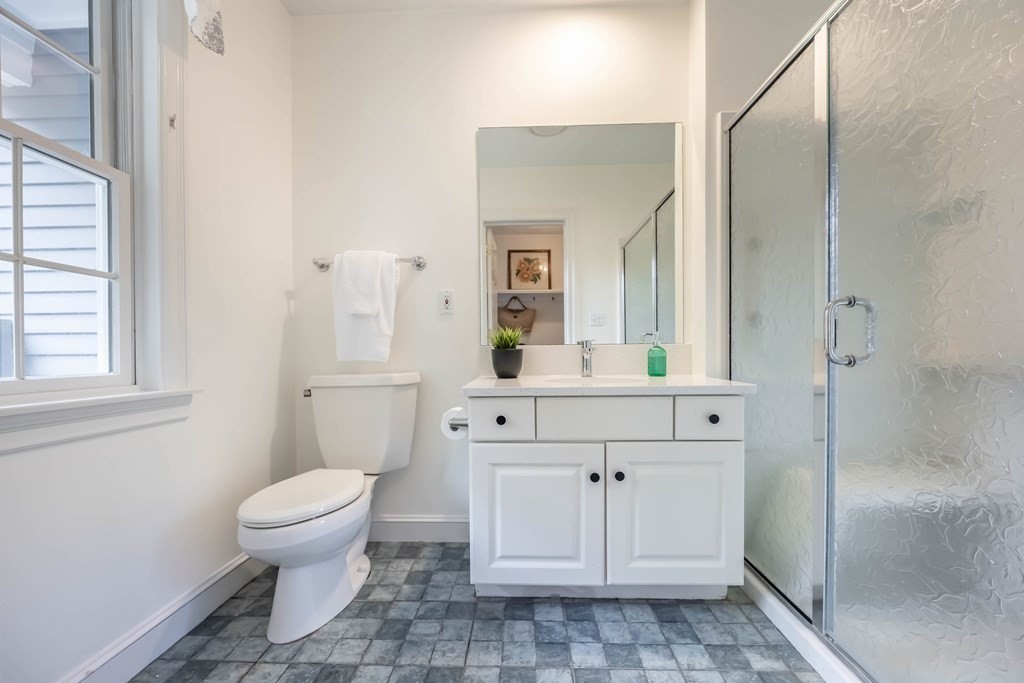 8 Farnham Circle Andover, MA 01810 - Photo 18 of 42