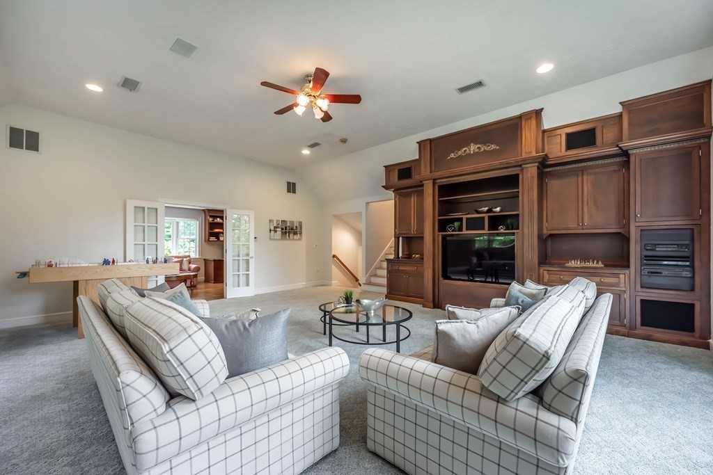 8 Farnham Circle Andover, MA 01810 - Photo 20 of 42