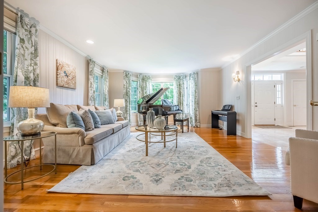 8 Farnham Circle Andover, MA 01810 - Photo 3 of 42