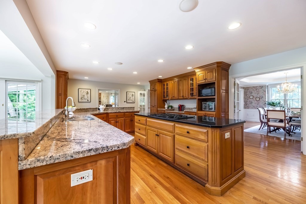 8 Farnham Circle Andover, MA 01810 - Photo 7 of 42