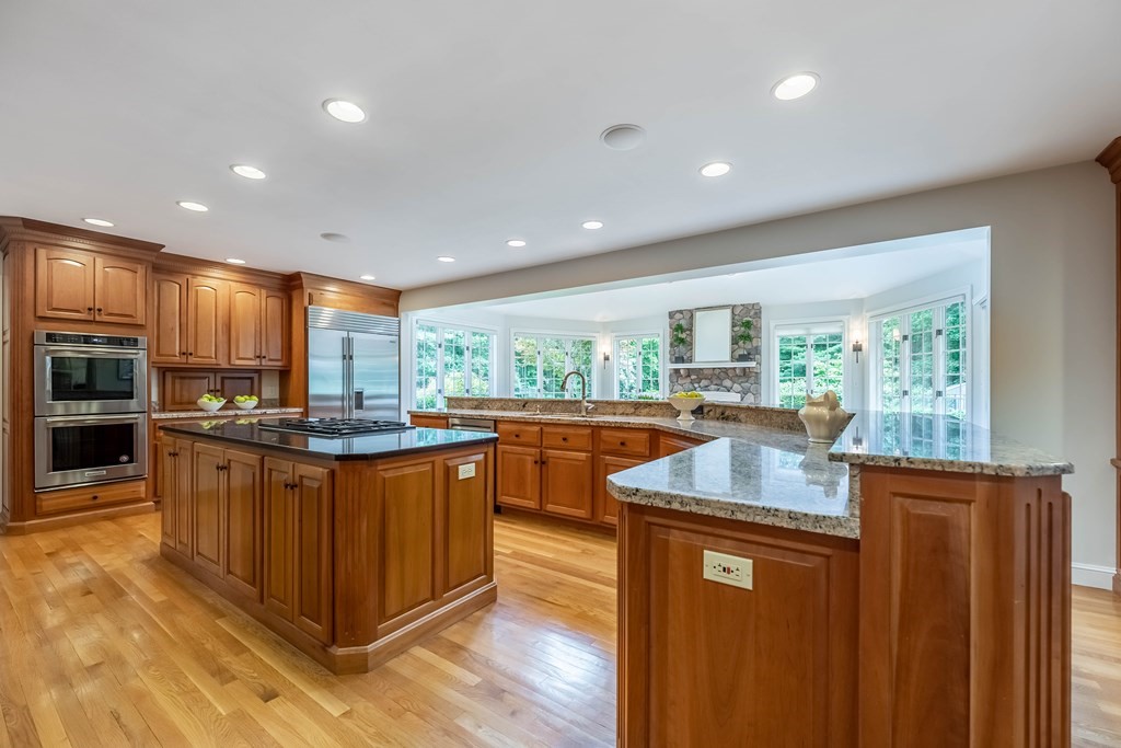 8 Farnham Circle Andover, MA 01810 - Photo 10 of 42