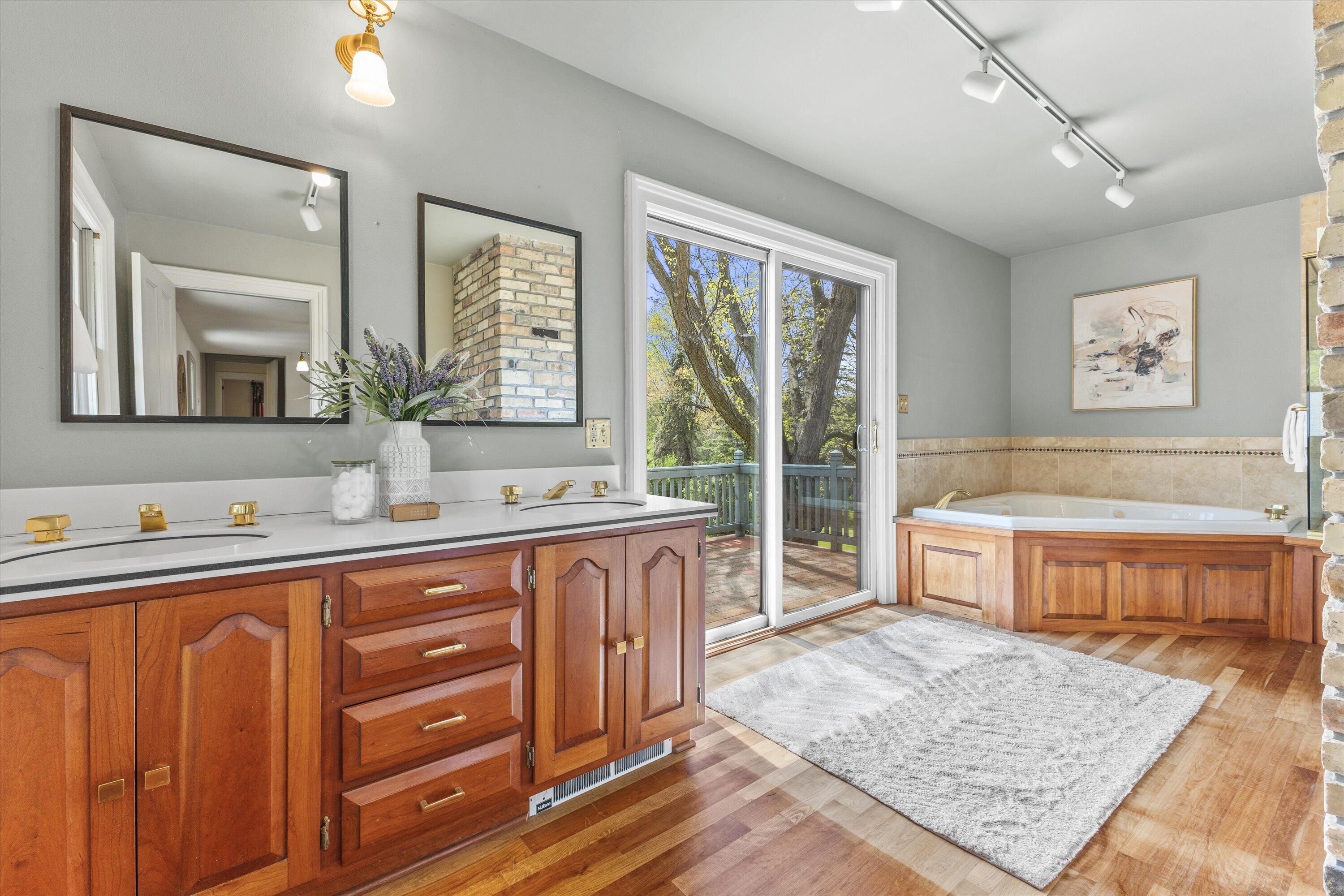N72 W13449 Good Hope Road Menomonee Falls, WI 53051 - Photo 23 of 65 Primary Bath