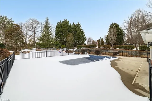 $190,000 | 4285 Cedarcroft Court, Unit 1D, Greensboro, NC 27409