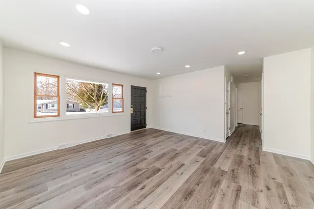 $2,800 | 1008 South 10th Avenue, St. Charles, IL 60174