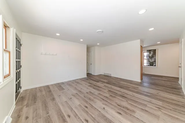 $2,800 | 1008 South 10th Avenue, St. Charles, IL 60174