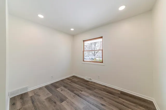 $2,800 | 1008 South 10th Avenue, St. Charles, IL 60174