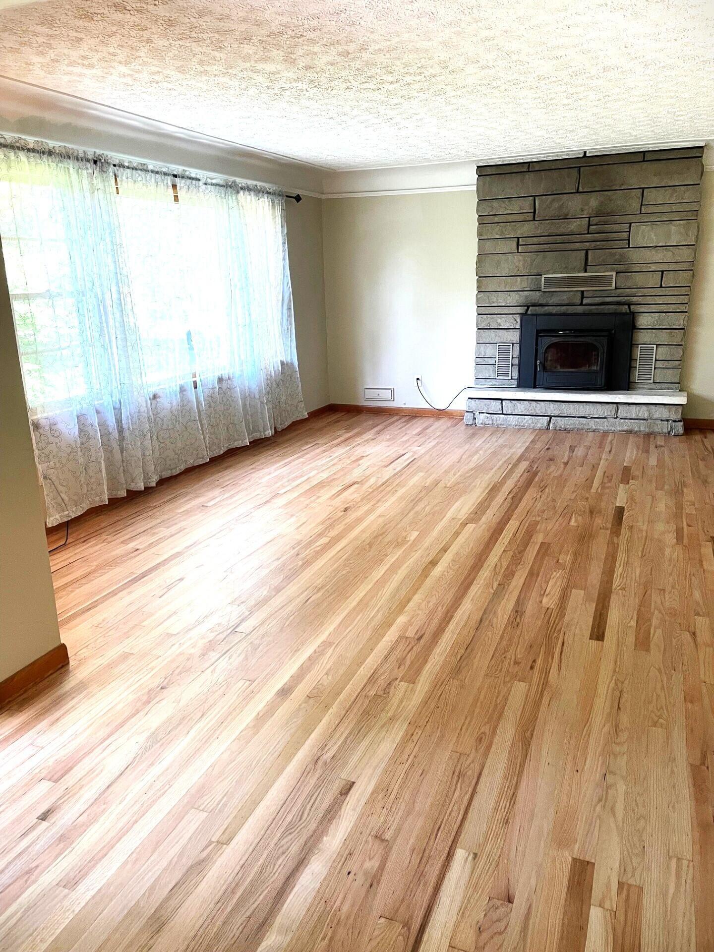 1291 Lawndale Road Marion, OH 43302 - Photo 2 of 13 Main Living Room 2